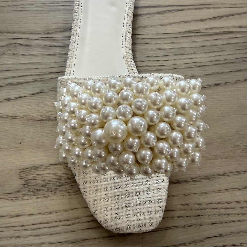 NIB Pearl Flat Sandals